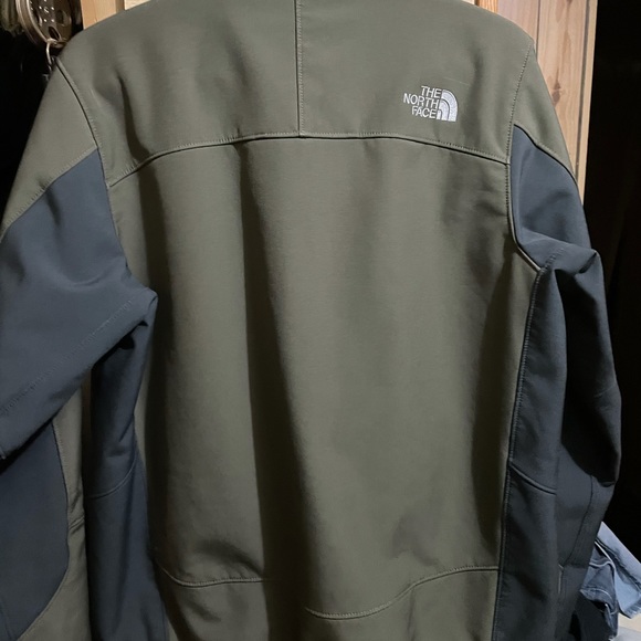 Men’s North Face Jacket - Picture 2 of 3